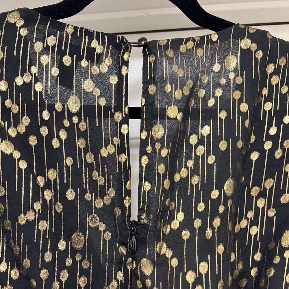 NWT Aqua Foiled Peplum V-Neck Blouse - Picture 11 of 11